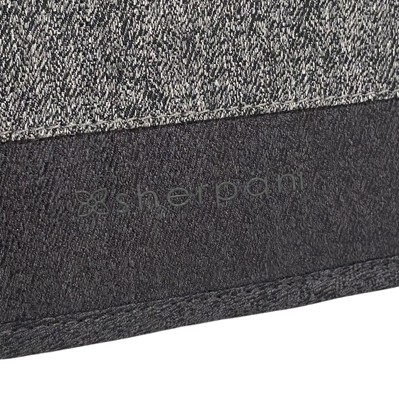 Sherpani 2 Tone Black Gray Small Zip Around Multifunctional Wallet - Like New - Picture 2 of 10